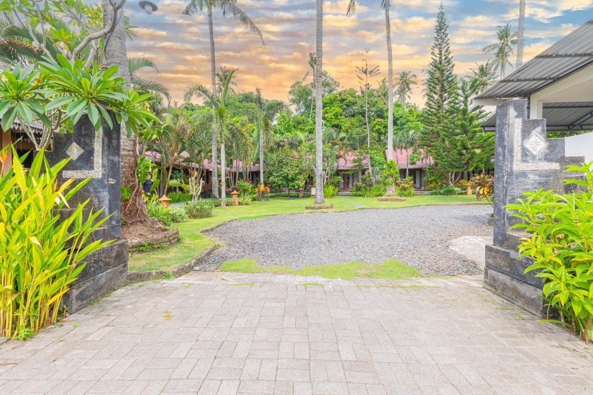 Green Asri Hotel Senggigi Buitenkant foto